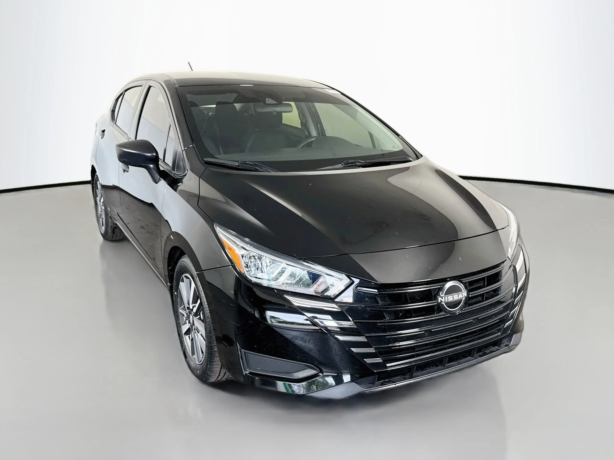 2023 Nissan Versa 1.6 S CVT's photo