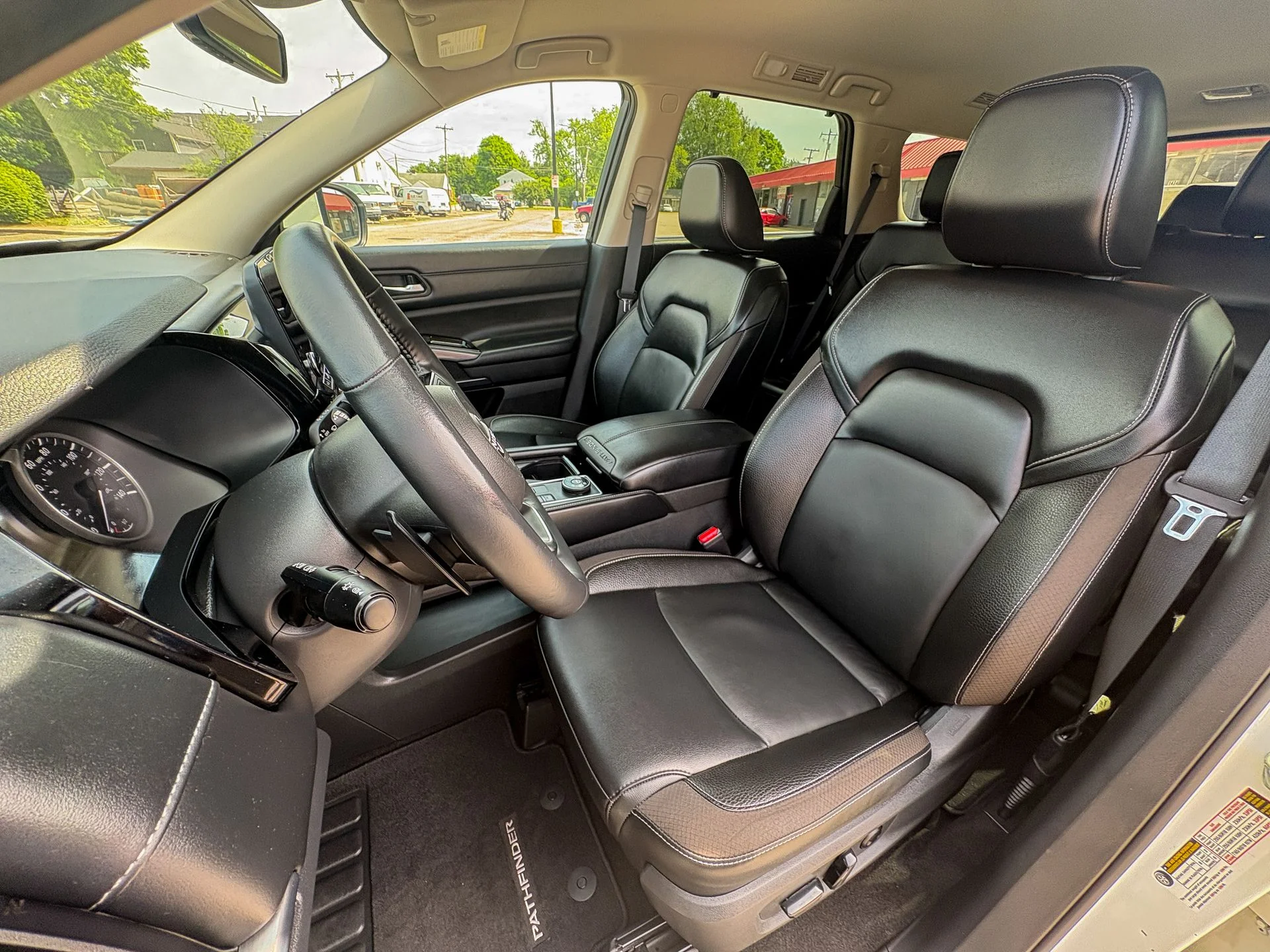 Used 2023 White Nissan SL image 21