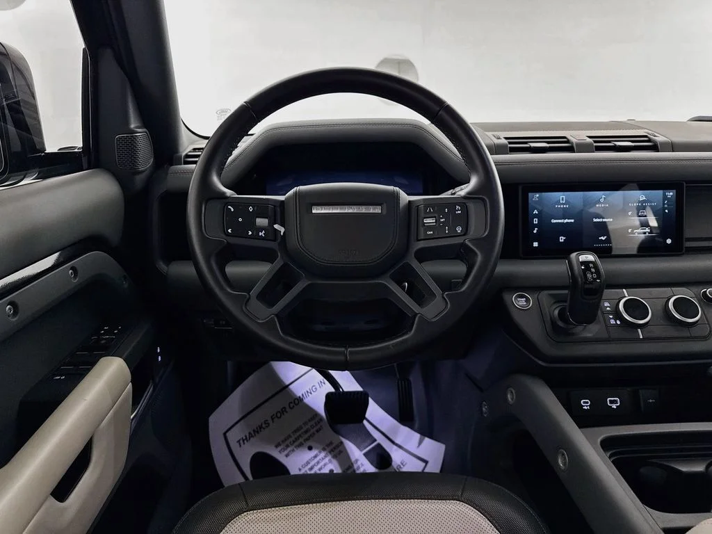 Used 2024 Black Land Rover X-Dynamic SE image 23