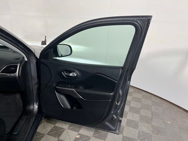 Certified Used 2019 Gray Jeep Limited image 30