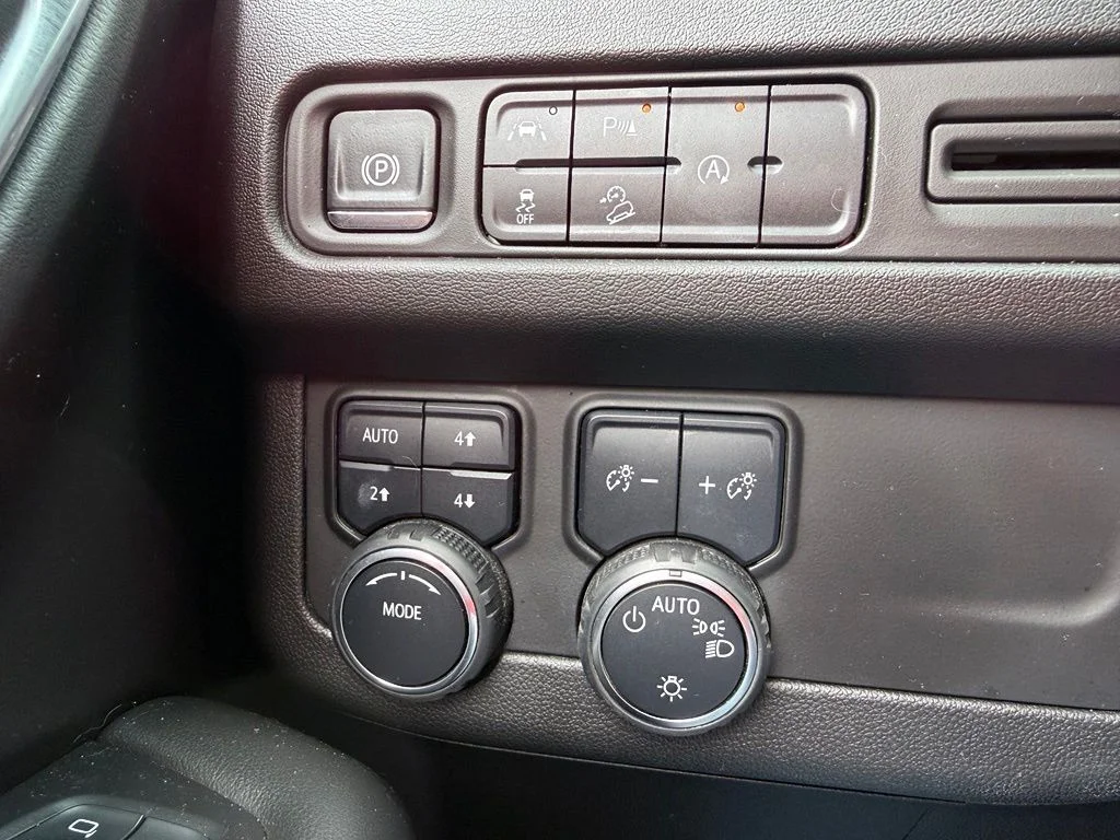 Used 2024 Black Chevrolet Premier image 44