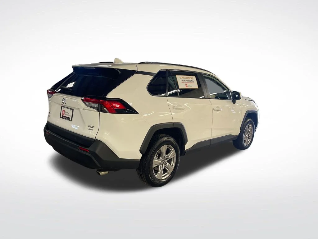 Used 2025 White Toyota XLE image 5