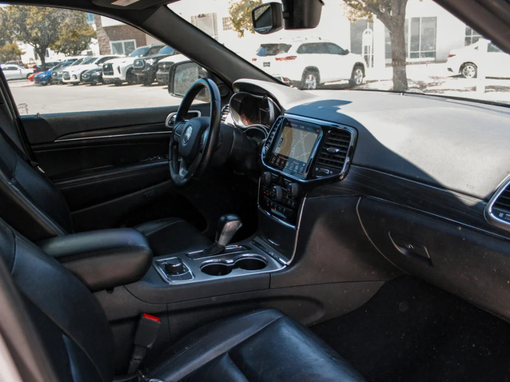 Used 2021 Bright White Clearcoat Jeep Limited image 32
