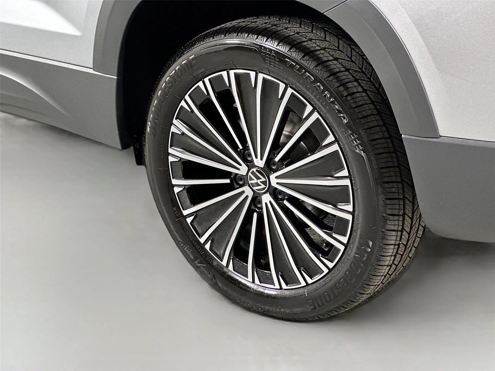 2025 Volkswagen Taos SE - Photo 9