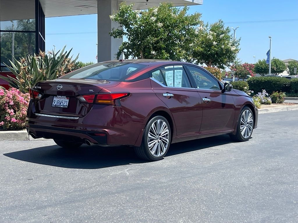 Used 2023 Red Nissan 2.5 SL image 4