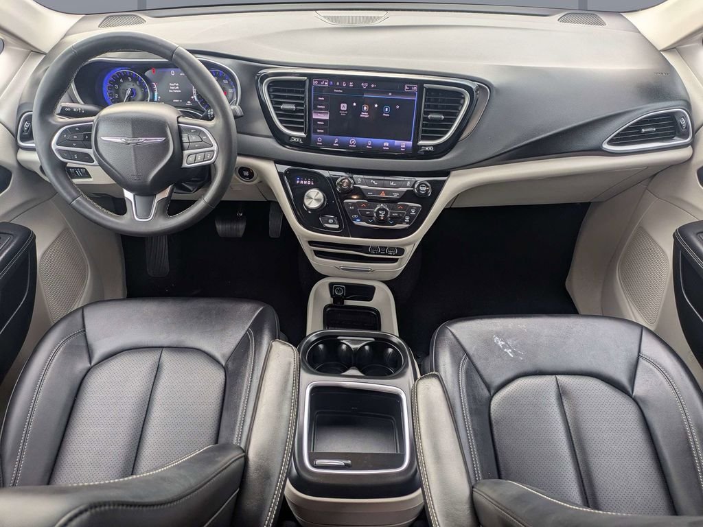 Used 2024 Silver Chrysler Touring L image 16