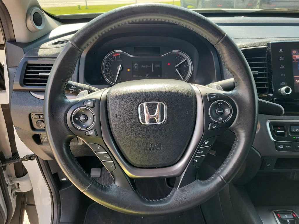 Used 2023 White Honda RTL image 22