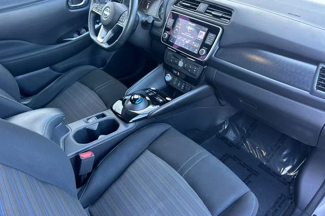 Used 2023 Silver Nissan SV Plus image 18