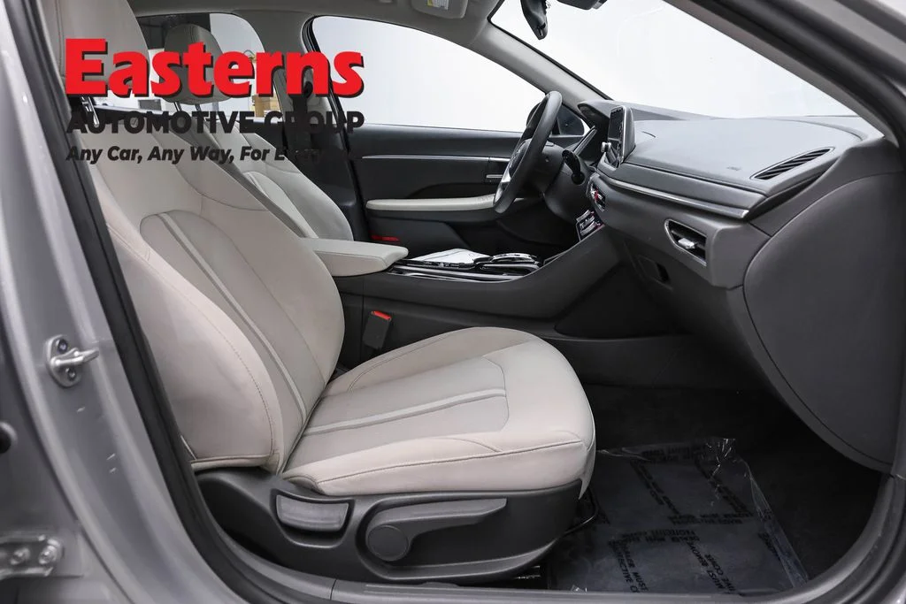 Used 2023 Silver Hyundai SEL image 24