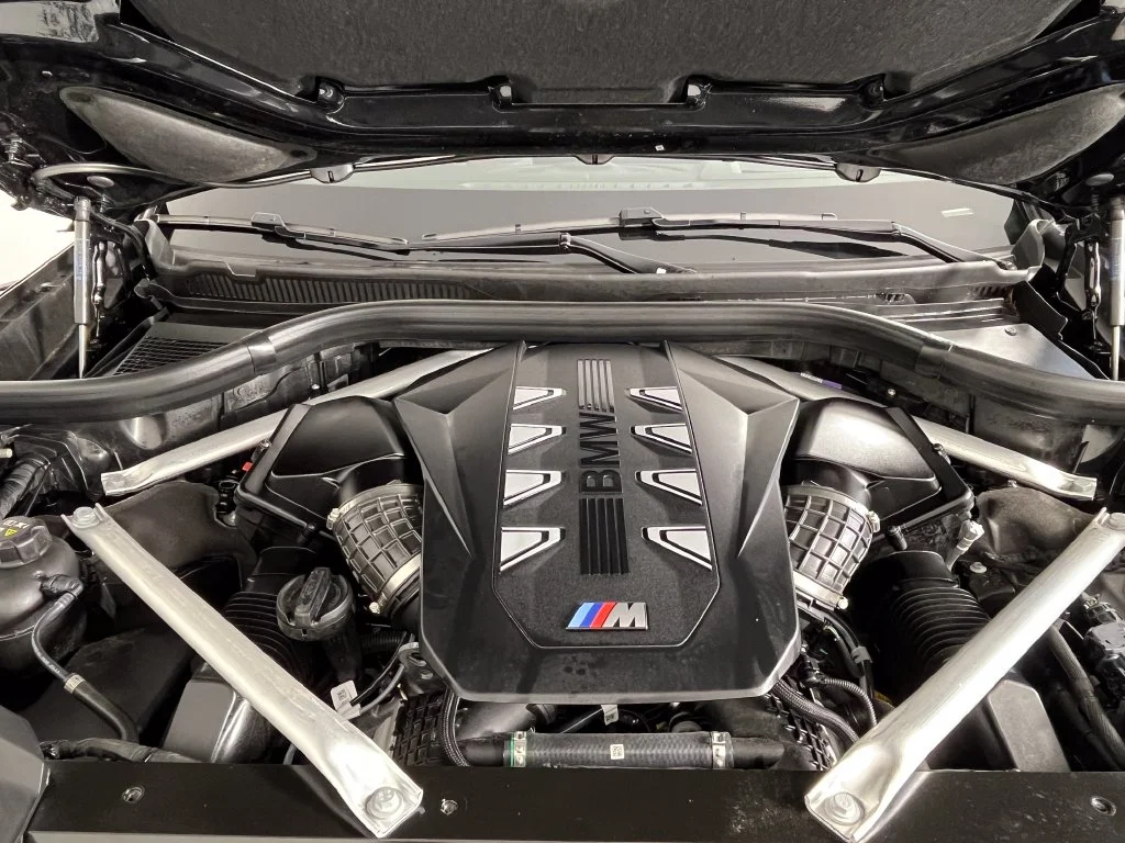 Certified Used 2027 Black Sapphire Metallic BMW M60i image 18