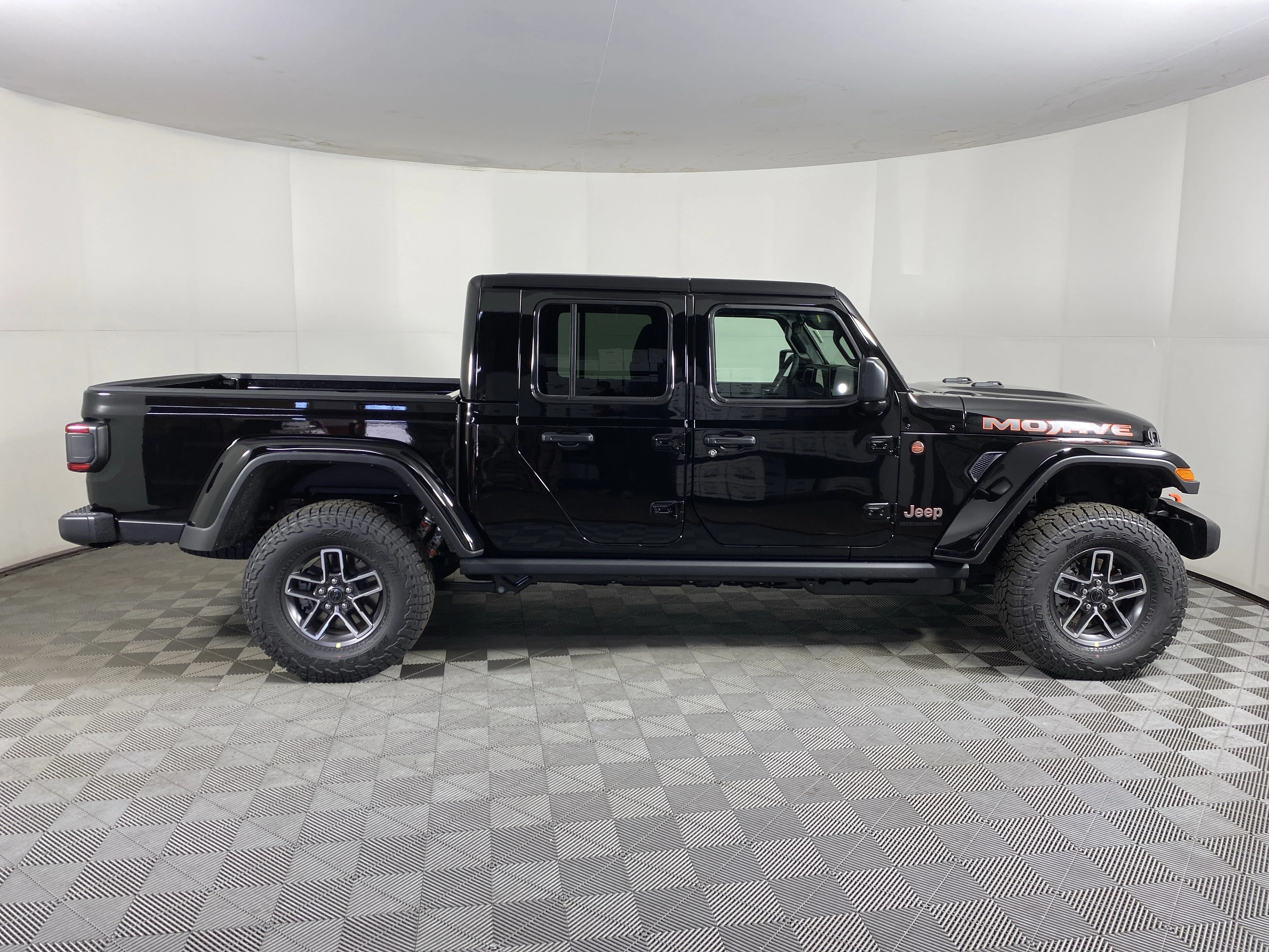 New 2026 Black Clear-Coat Exterior Paint Jeep Mojave image 5