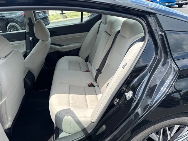 Used 2025 Black Nissan 2.5 SV image 9