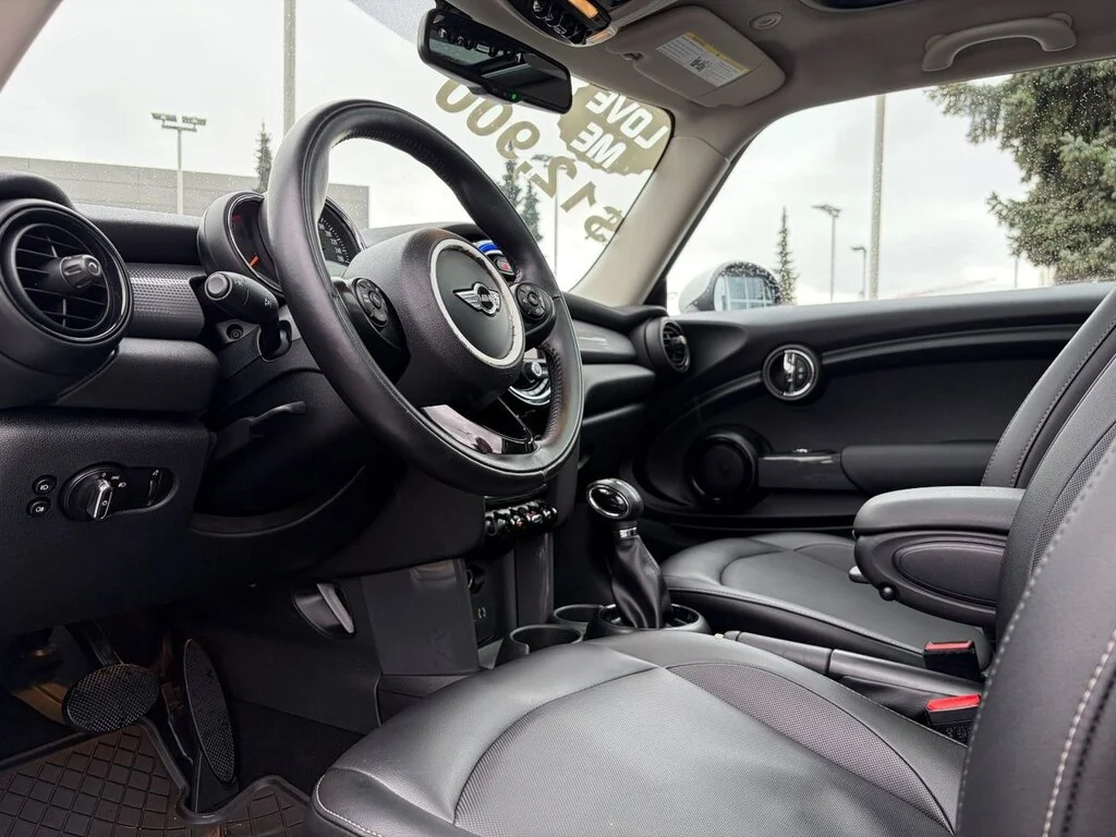 Used 2018  MINI 3 Door Great price,Fun to drive,Financing availa image 14