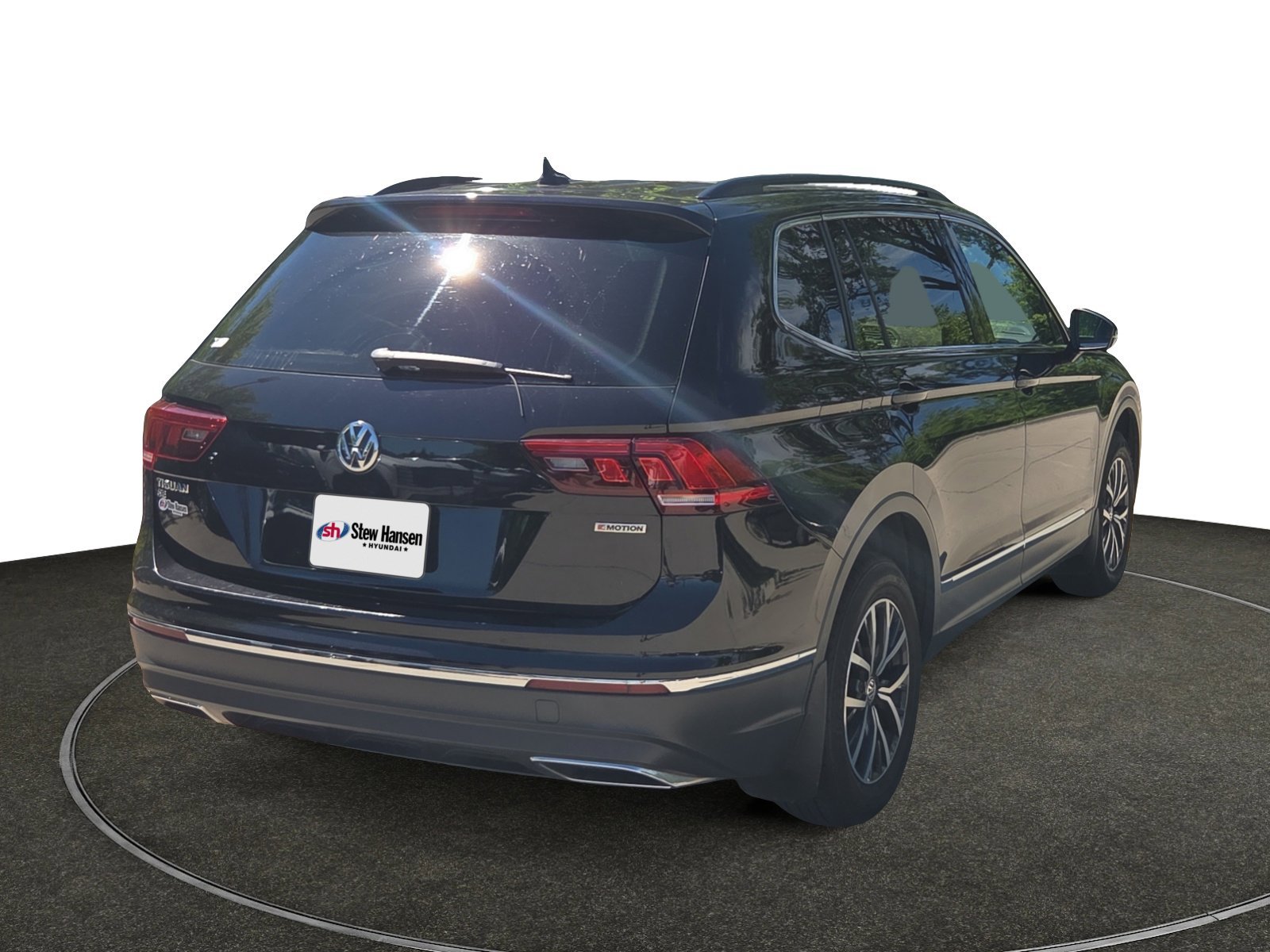 Used 2020 Deep Black Volkswagen SE image 5