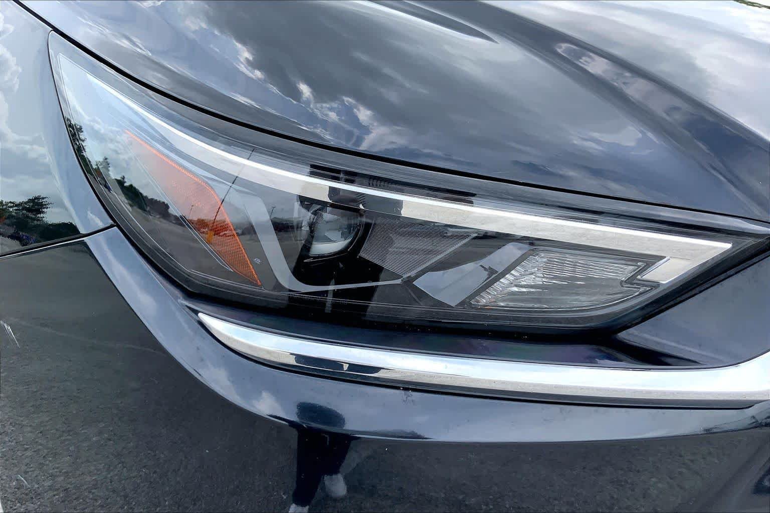 Used 2025 Midnight Black Metallic Toyota XLE image 27