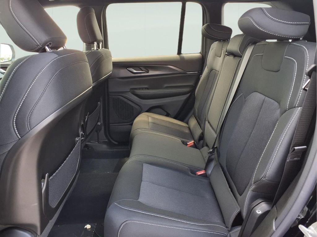 New 2026 Diamond Black Crystal Pearlcoat Jeep Laredo X image 9