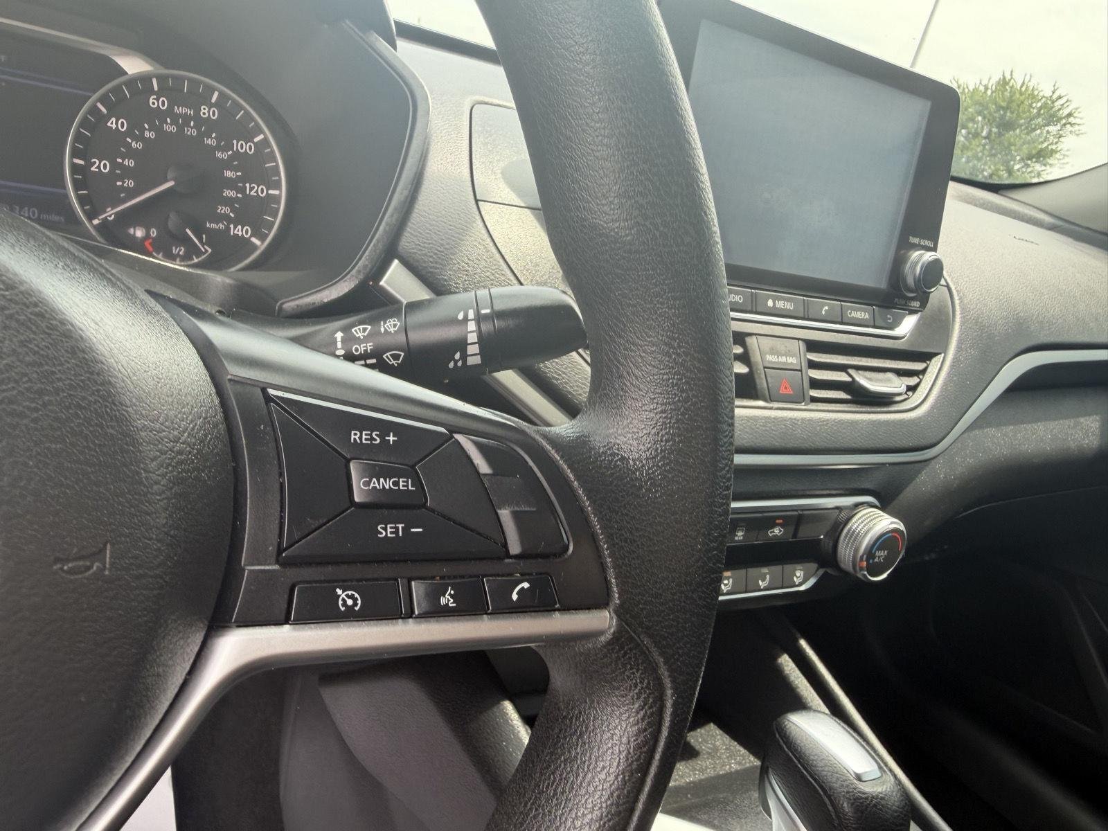 Used 2020 Glacier White Nissan 2.5 S image 22