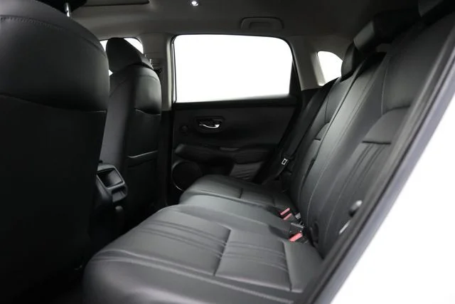 Used 2024 White Honda EX-L image 9