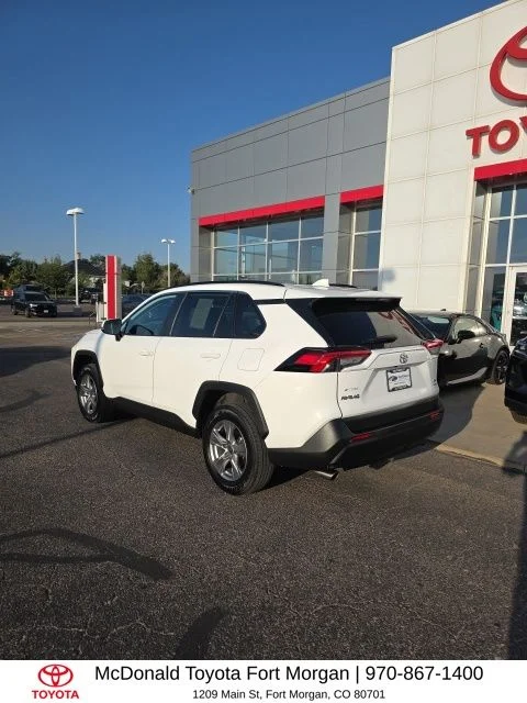 Used 2025 White Toyota XLE image 3