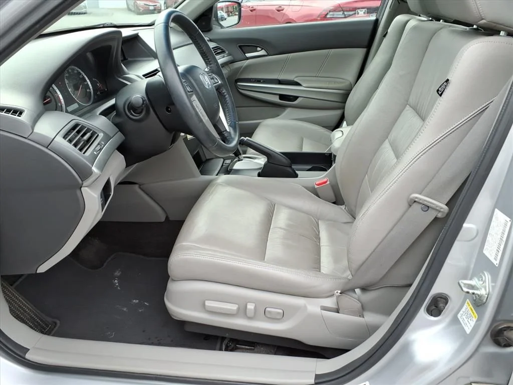 Used 2010  Honda EX-L image 13