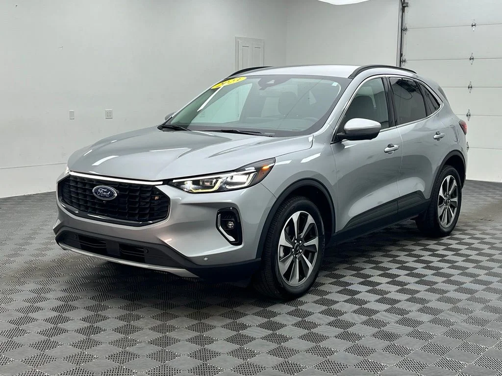 Used 2023 Silver Ford Platinum image 2