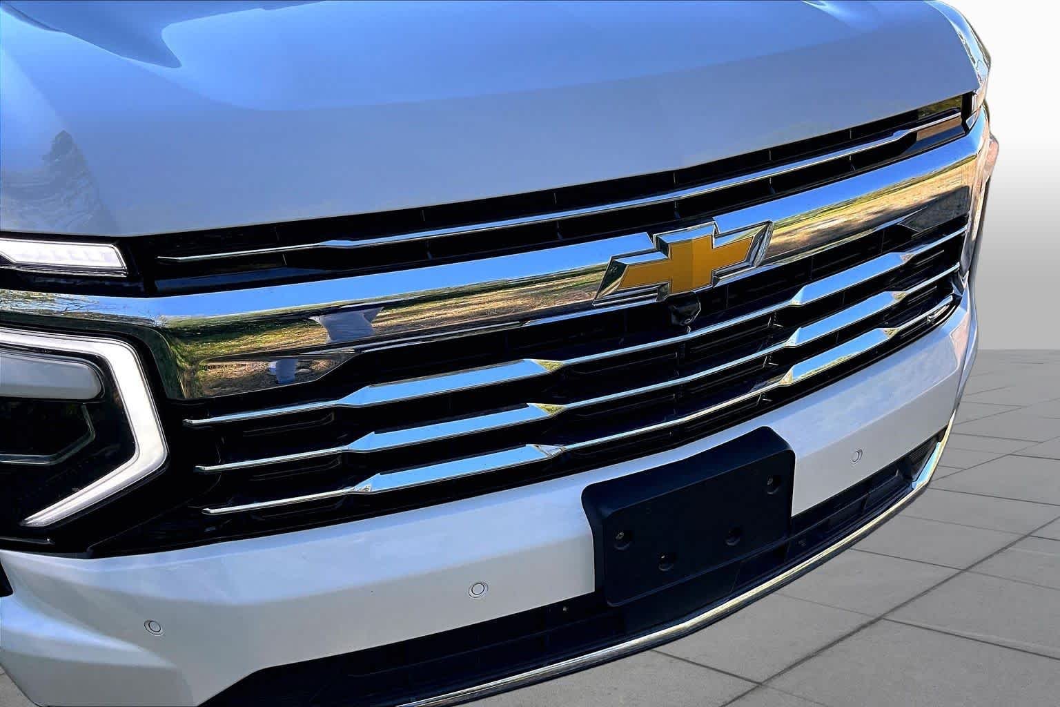 Used 2025 Summit White Chevrolet LT image 29