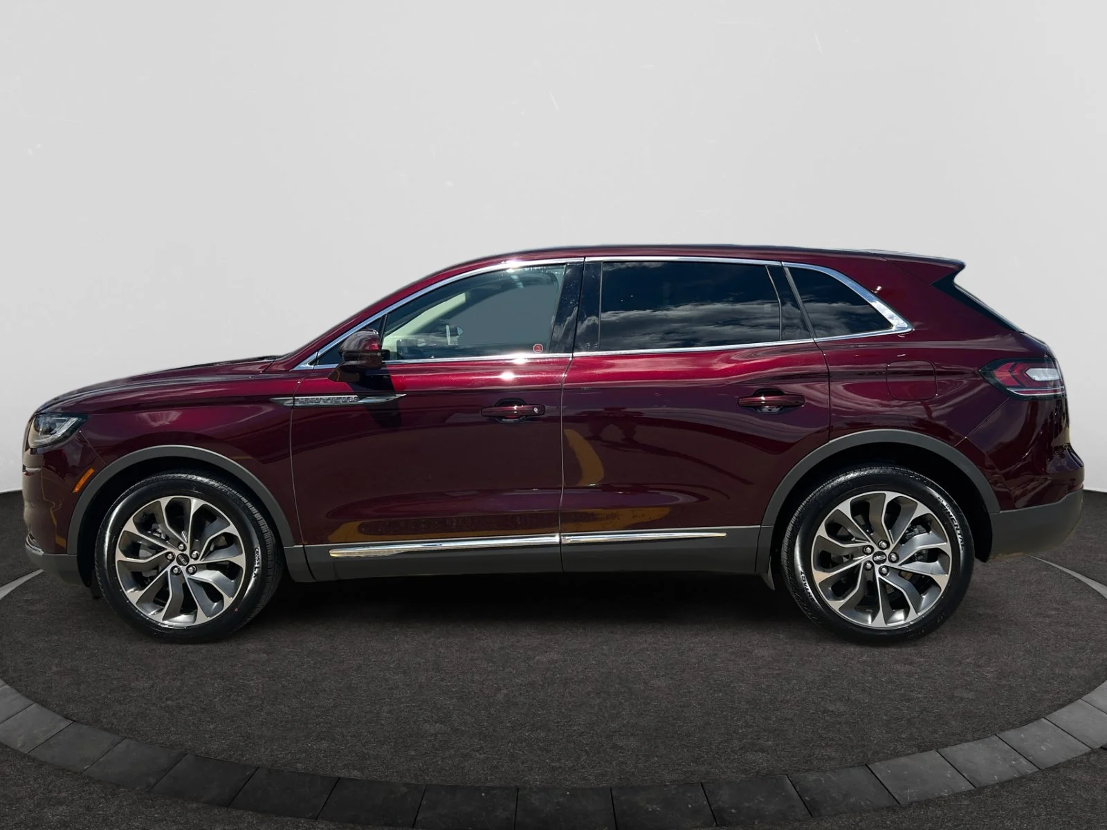 Used 2021 PURPLE Lincoln RESERVE AWD image 2