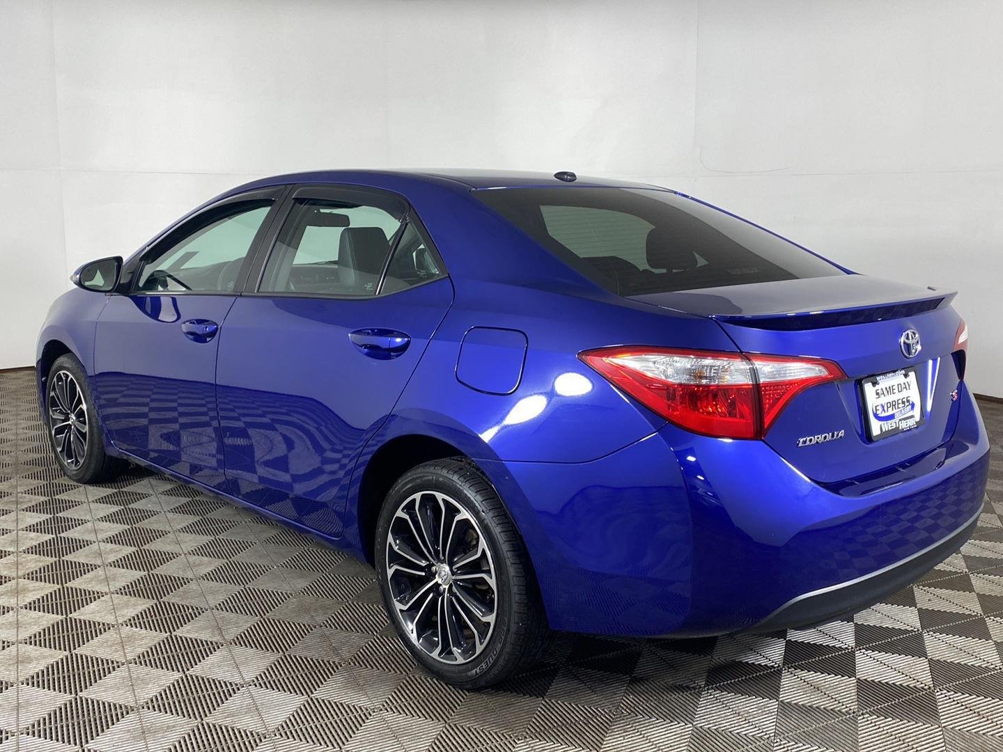 Used 2016 Blue Crush Metallic Toyota S Premium image 4