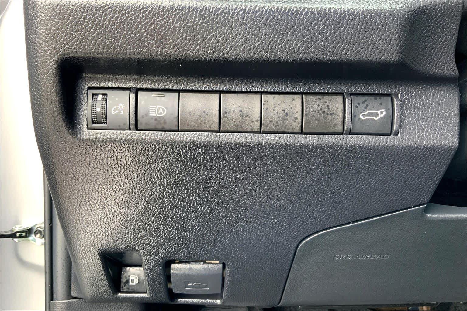 Used 2024 Silver Sky Metallic Toyota Hybrid XLE image 33