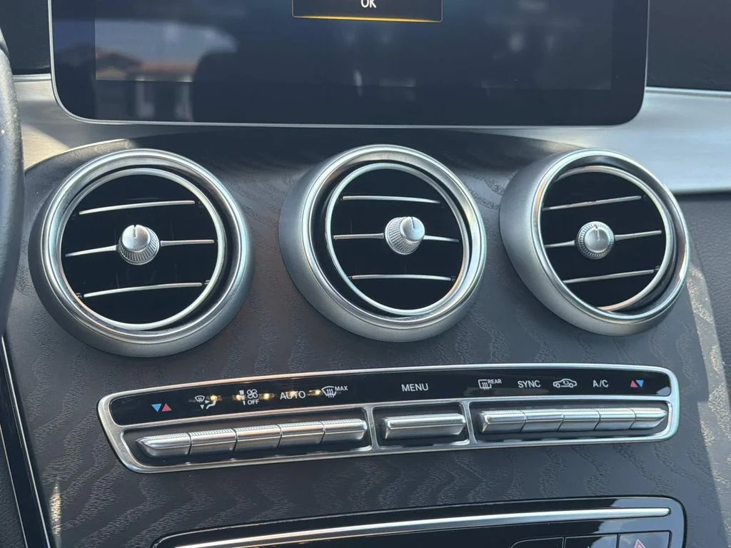 Used 2022 White Mercedes-Benz GLC 300 image 11