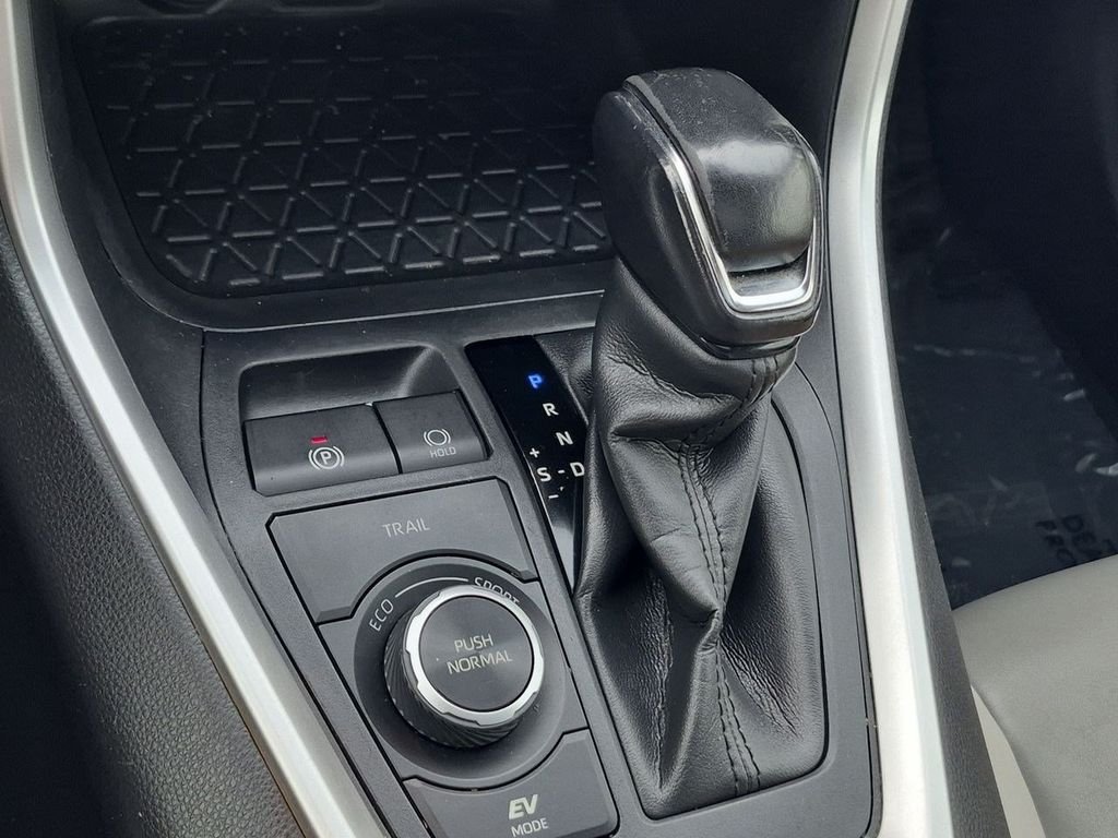 Used 2022 Magnetic Gray Metallic Toyota XLE Premium image 16