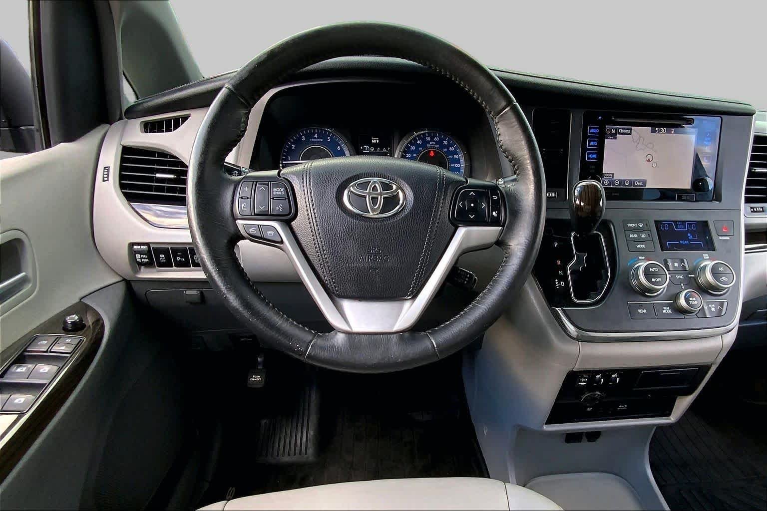 Used 2017 Predawn Gray Mica Toyota XLE Premium image 6