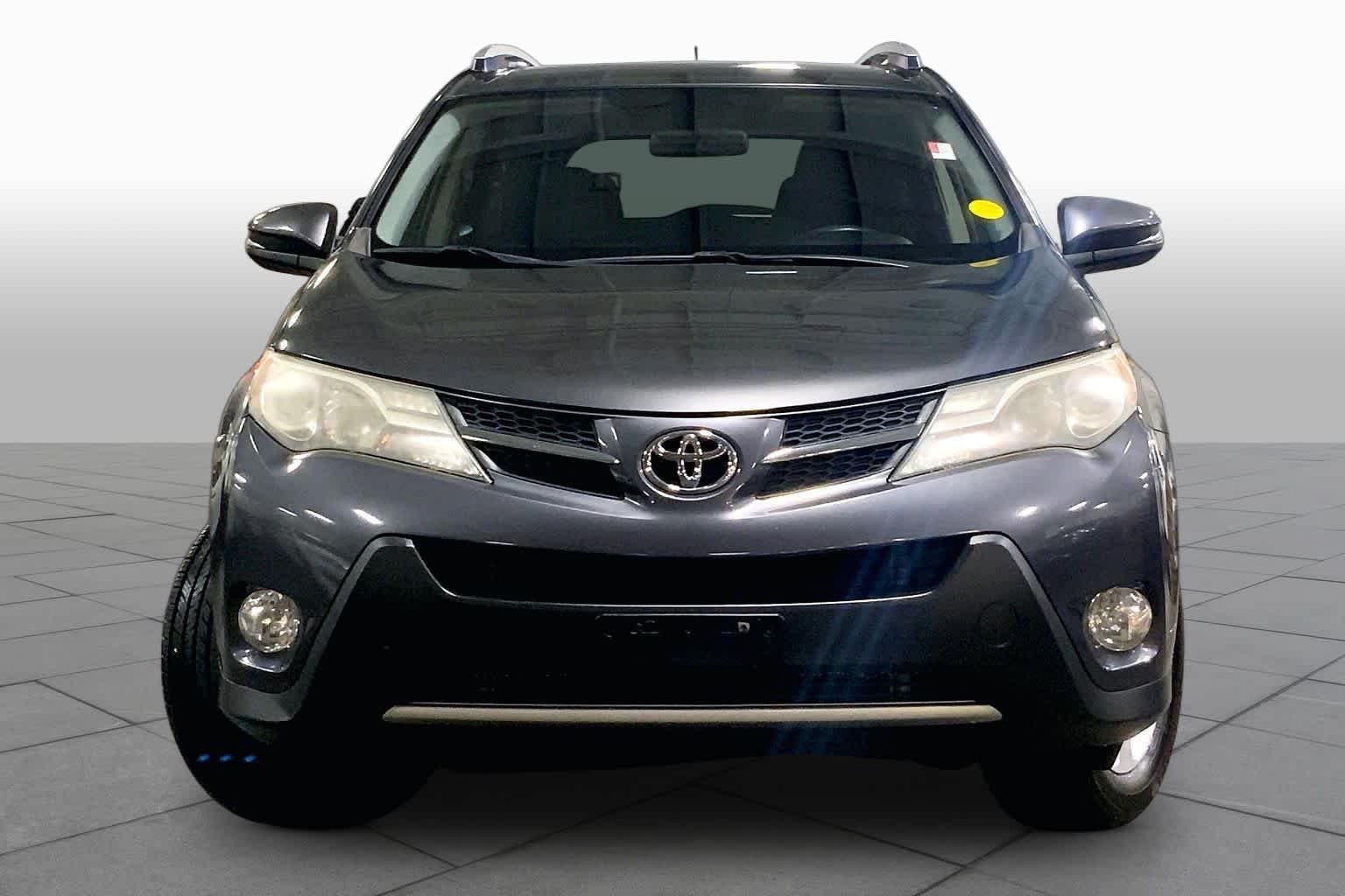 Used 2014 Magnetic Gray Metallic Toyota XLE image 4