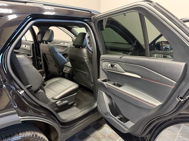 Certified Used 2025 Agate Black Metallic Ford ST-Line image 28