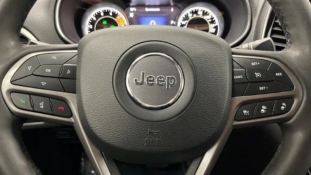 Used 2022 Crystal Metallic Jeep Limited image 16