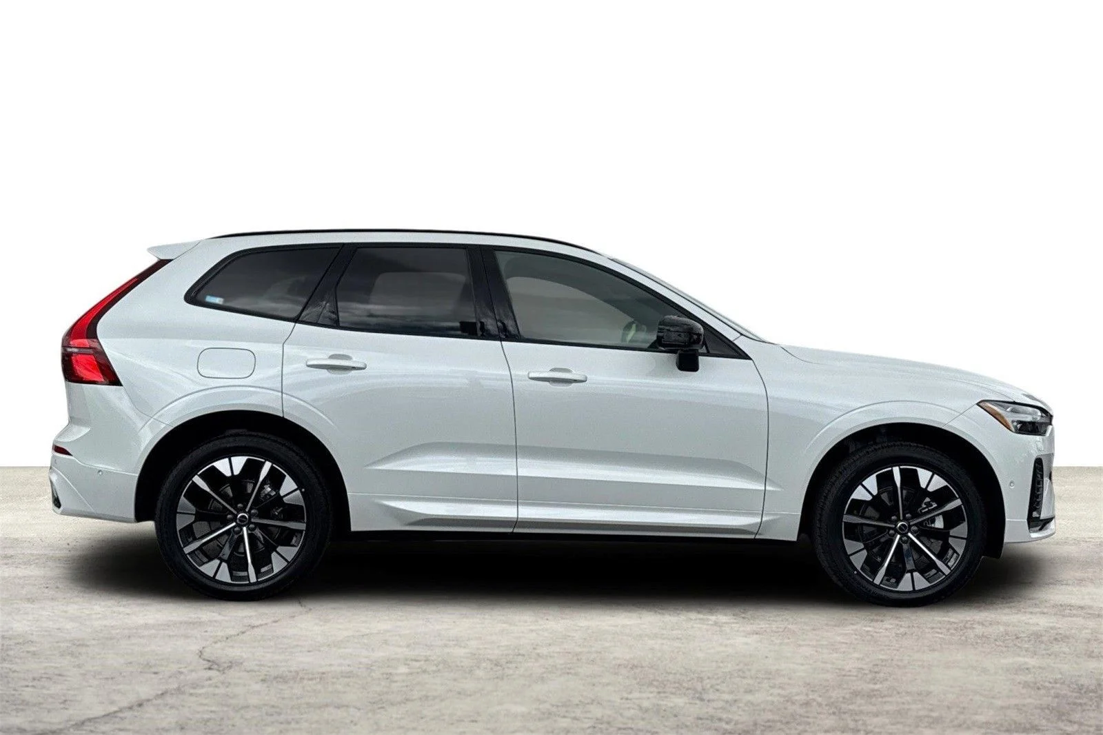 2026 Volvo XC60 Plus - Photo 10