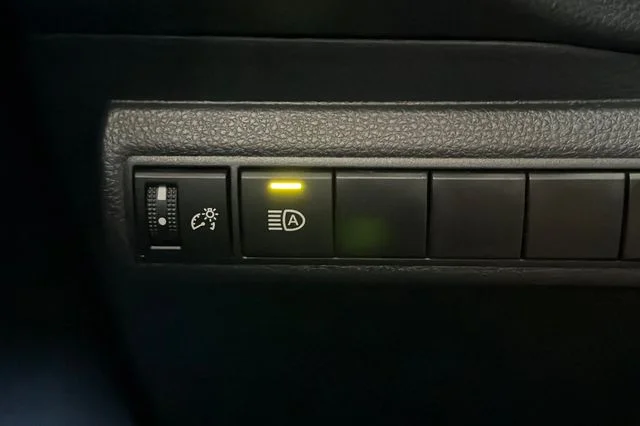 Used 2024 Ice Cap Toyota SE image 34
