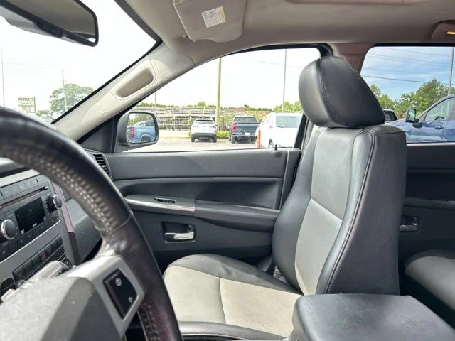 Used 2009 Light Graystone Pearl Jeep Laredo image 30