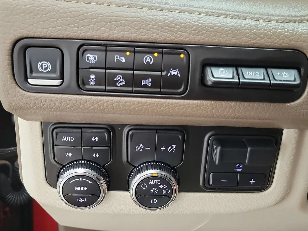 2024 GMC Yukon Denali - Photo 22