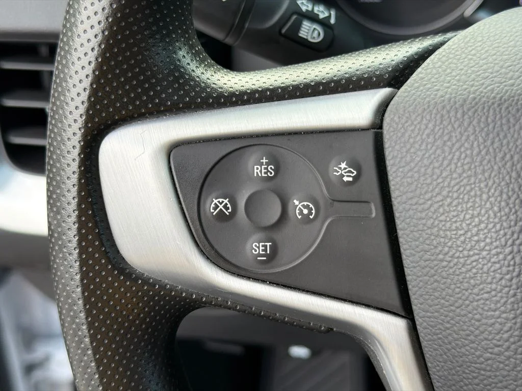 Used 2023 White GMC SLE image 25