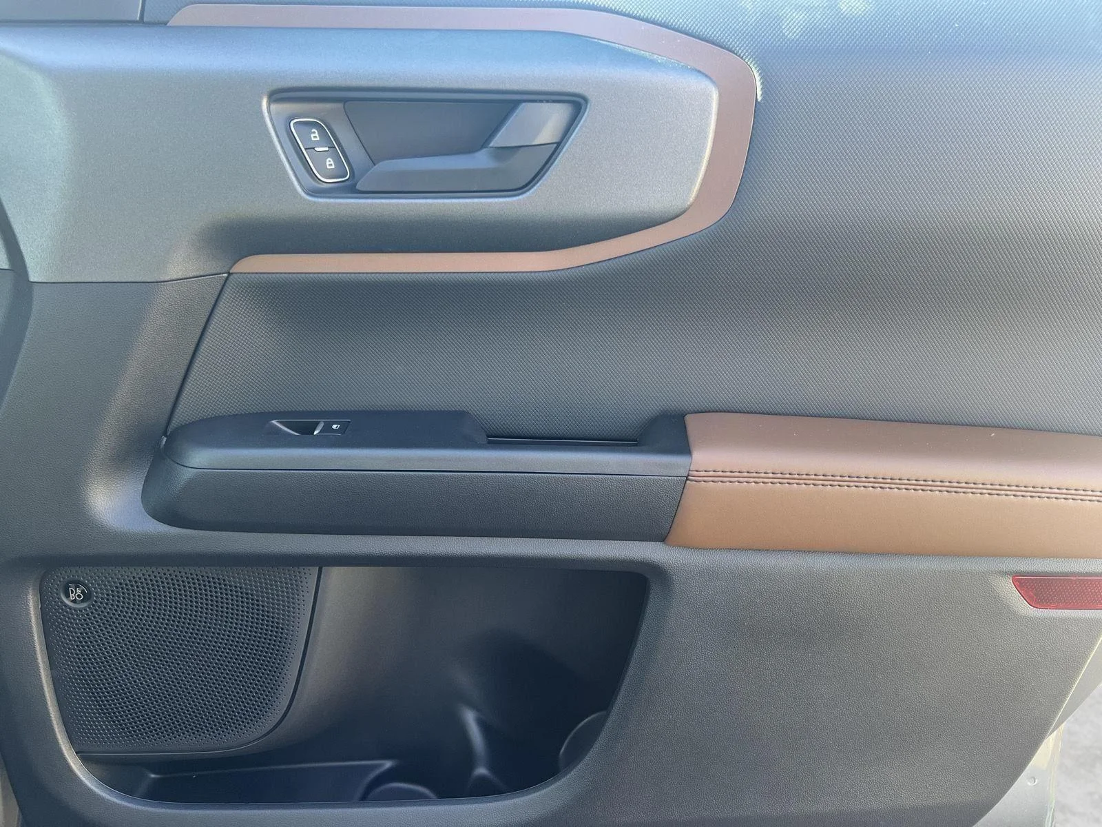 Used 2025 CARBONIZED GRAY METALLIC Ford Outer Banks image 9