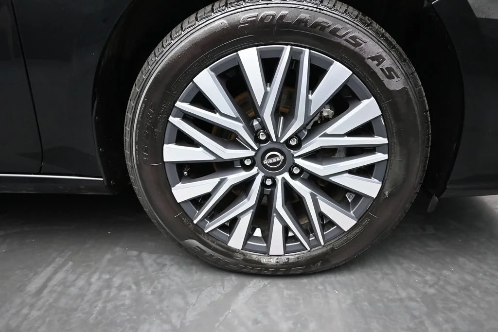 Used 2025 Black Nissan 2.5 SV image 10