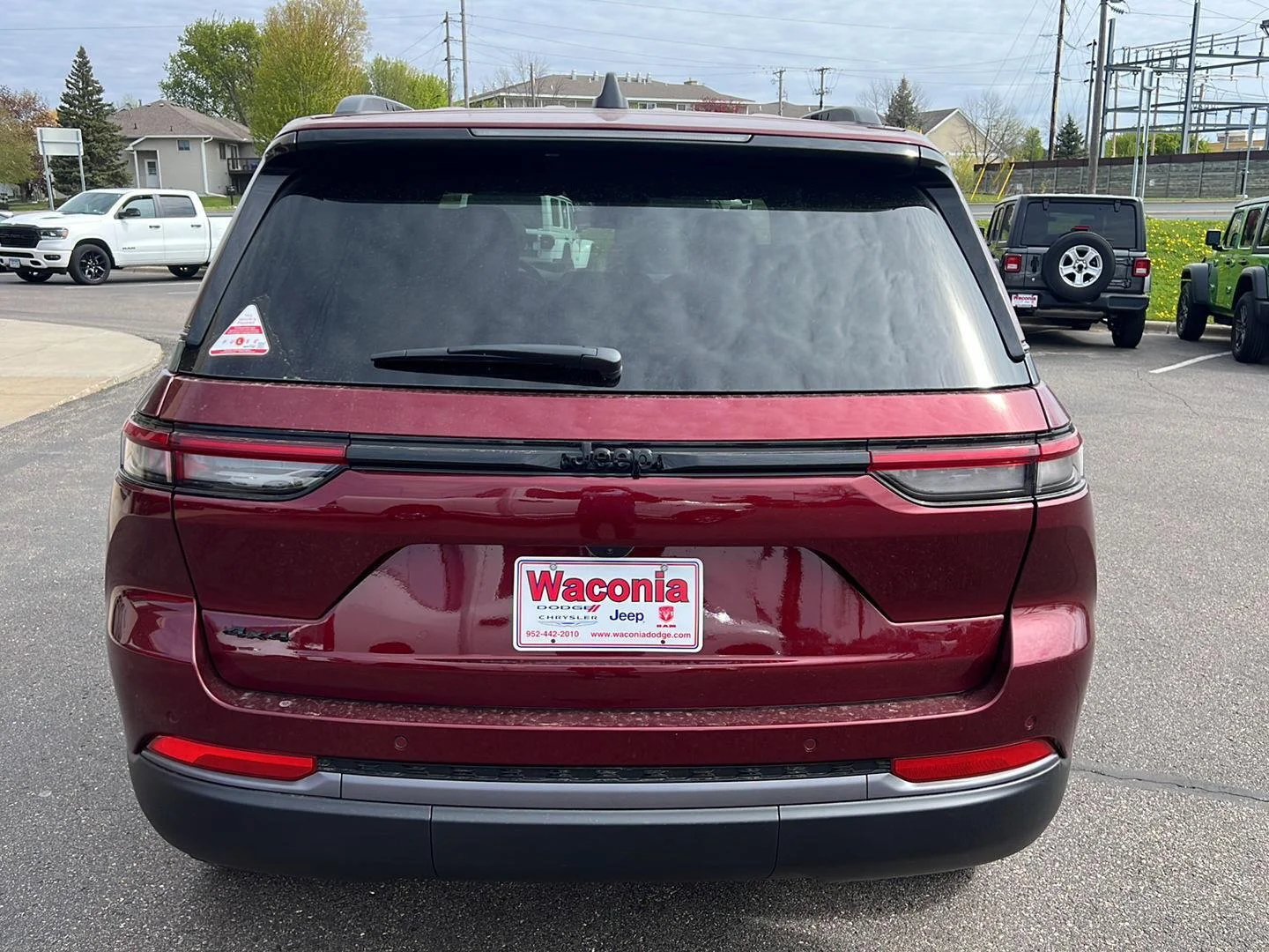 New 2026 Velvet Red Pearl-Coat Exterior Paint Jeep Laredo Altitude image 6
