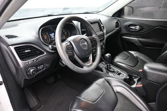 Used 2020 White Jeep Latitude Plus image 18