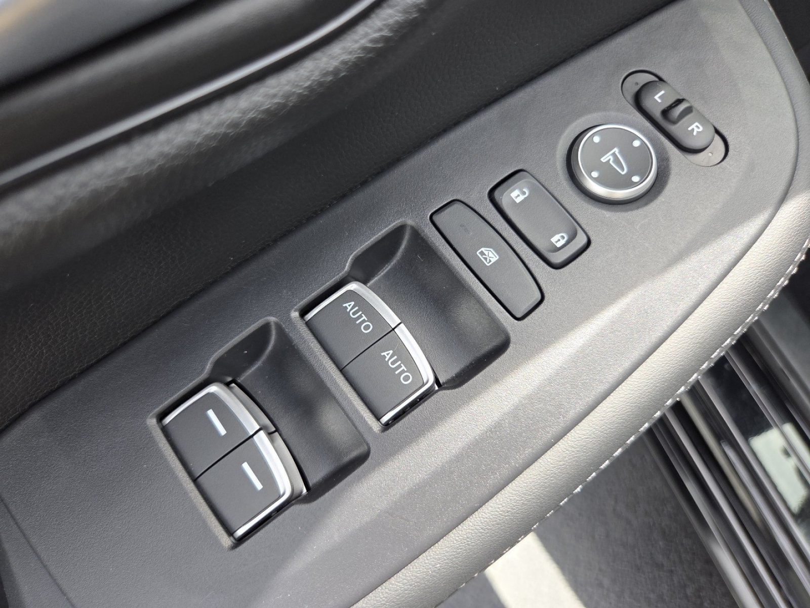 2025 Honda HR-V EX-L - Photo 28
