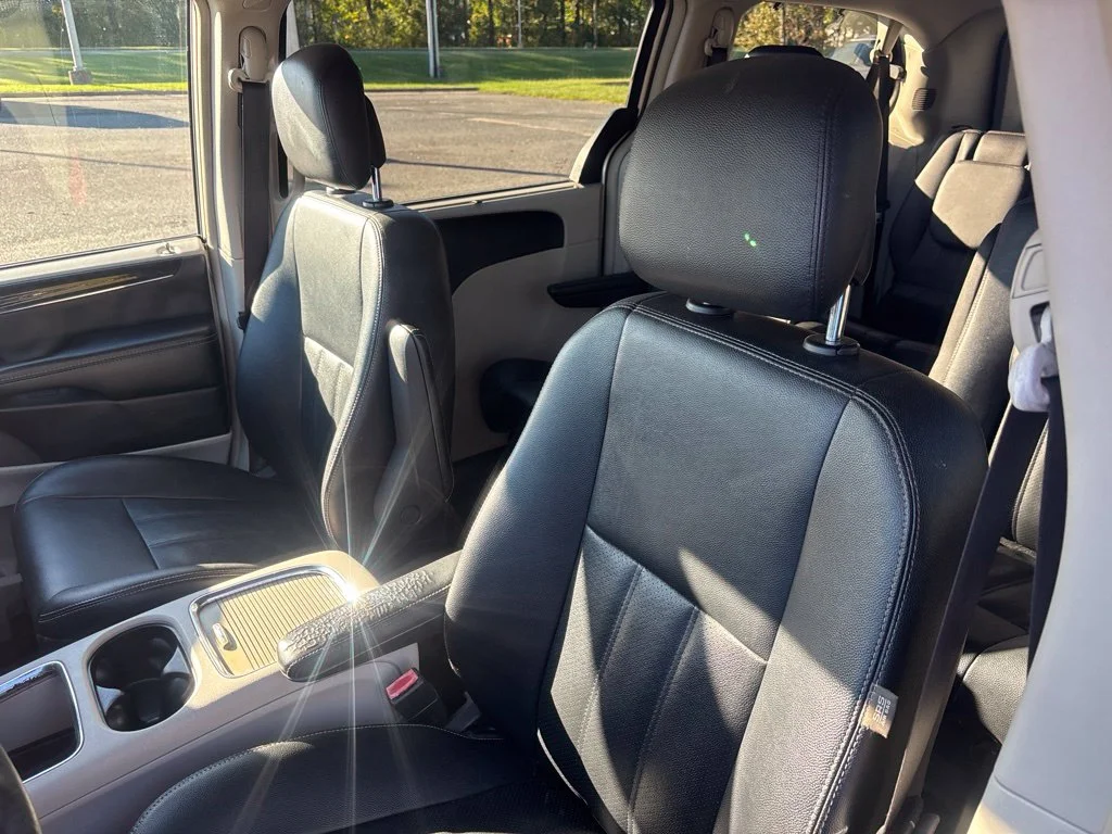 Used 2016 Beige Chrysler Touring-L image 14