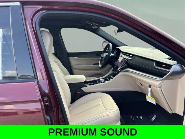 New 2025 Velvet Red Pearl-Coat Exterior Paint Jeep Limited image 18