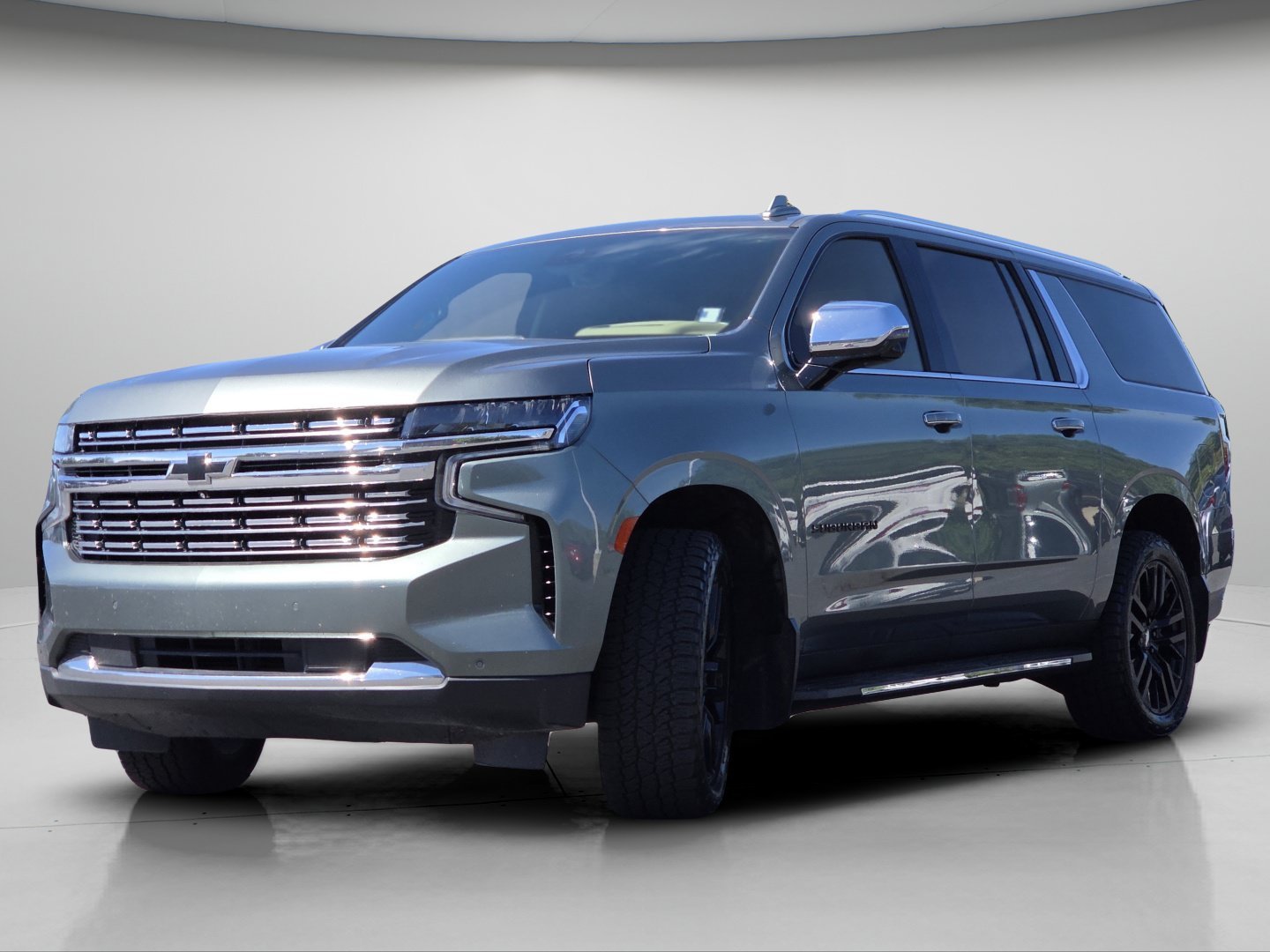 Used 2023 Silver Sage Metallic Chevrolet Premier image 25