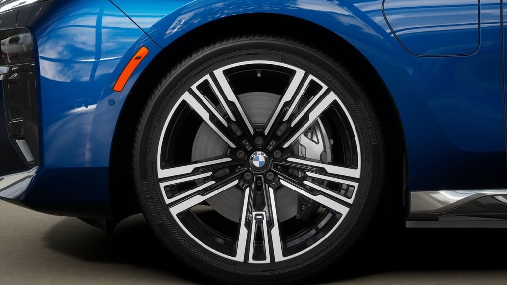 2026 BMW 7 Series 750e - Photo 33