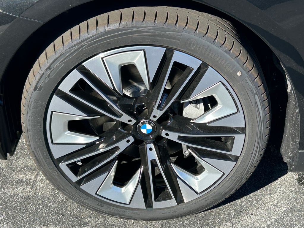 New 2027 Black Sapphire Metallic BMW eDrive40 image 9